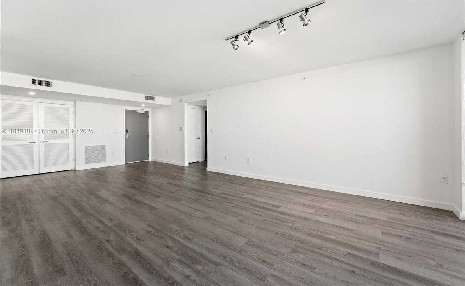 Small Image of 1500 BAY RD #M-0612, Miami Beach Number 17