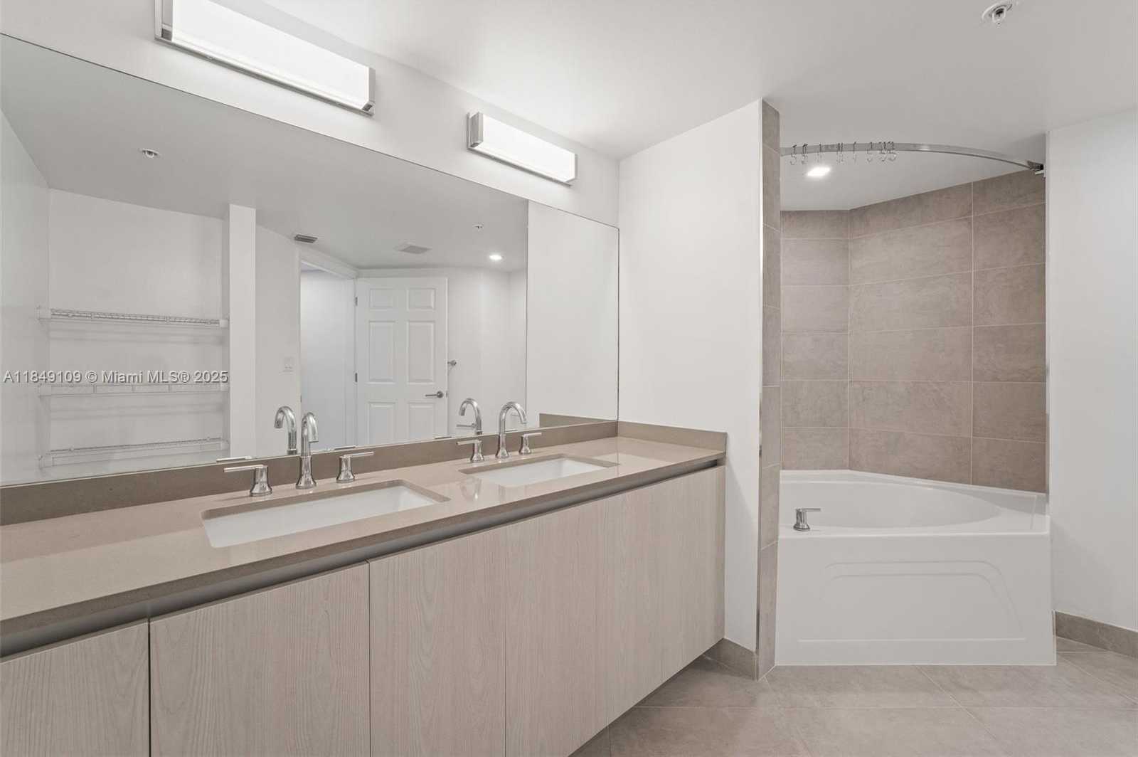 Small Image of 1500 BAY RD #M-0612, Miami Beach Number 27