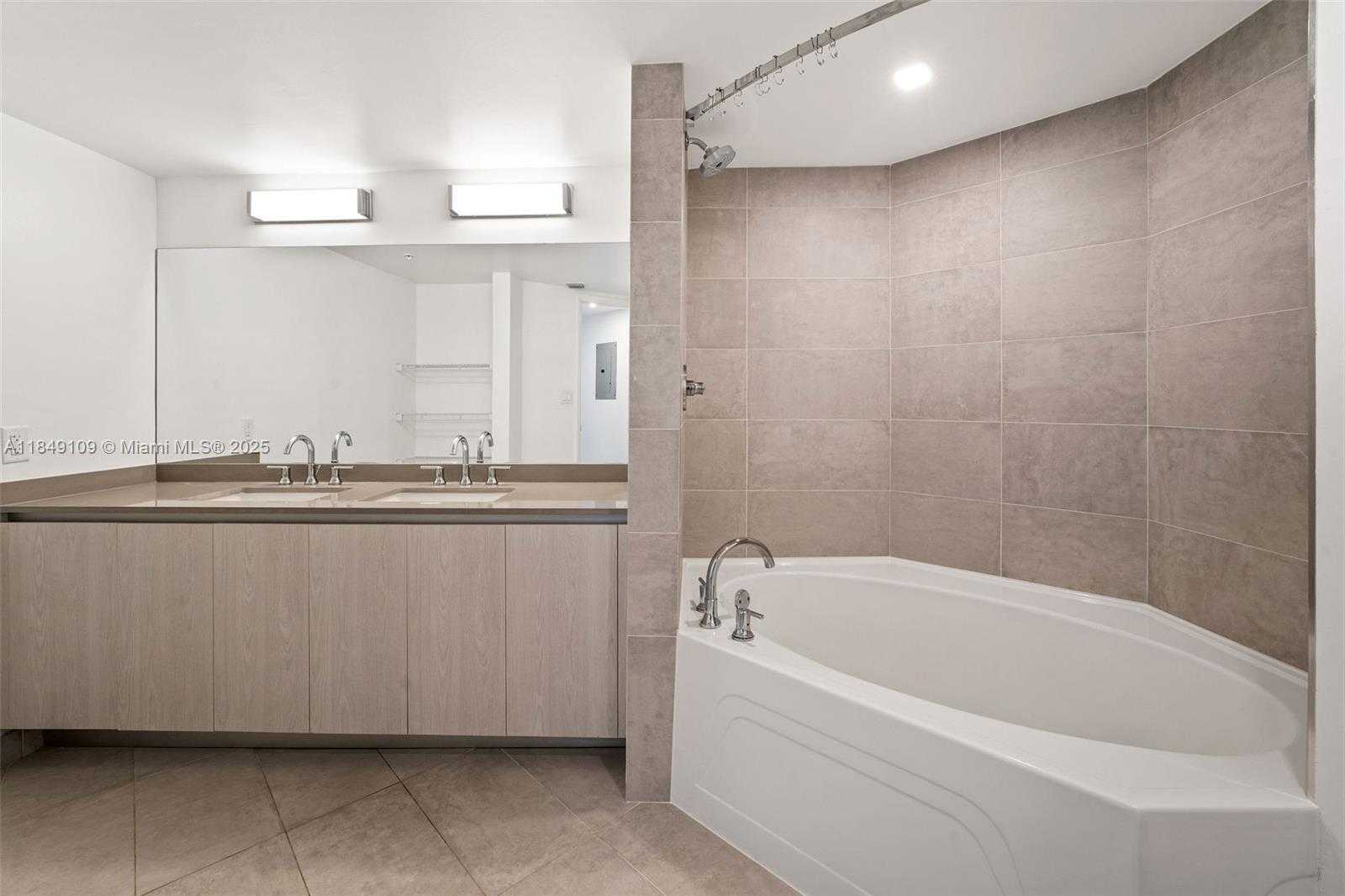Small Image of 1500 BAY RD #M-0612, Miami Beach Number 28