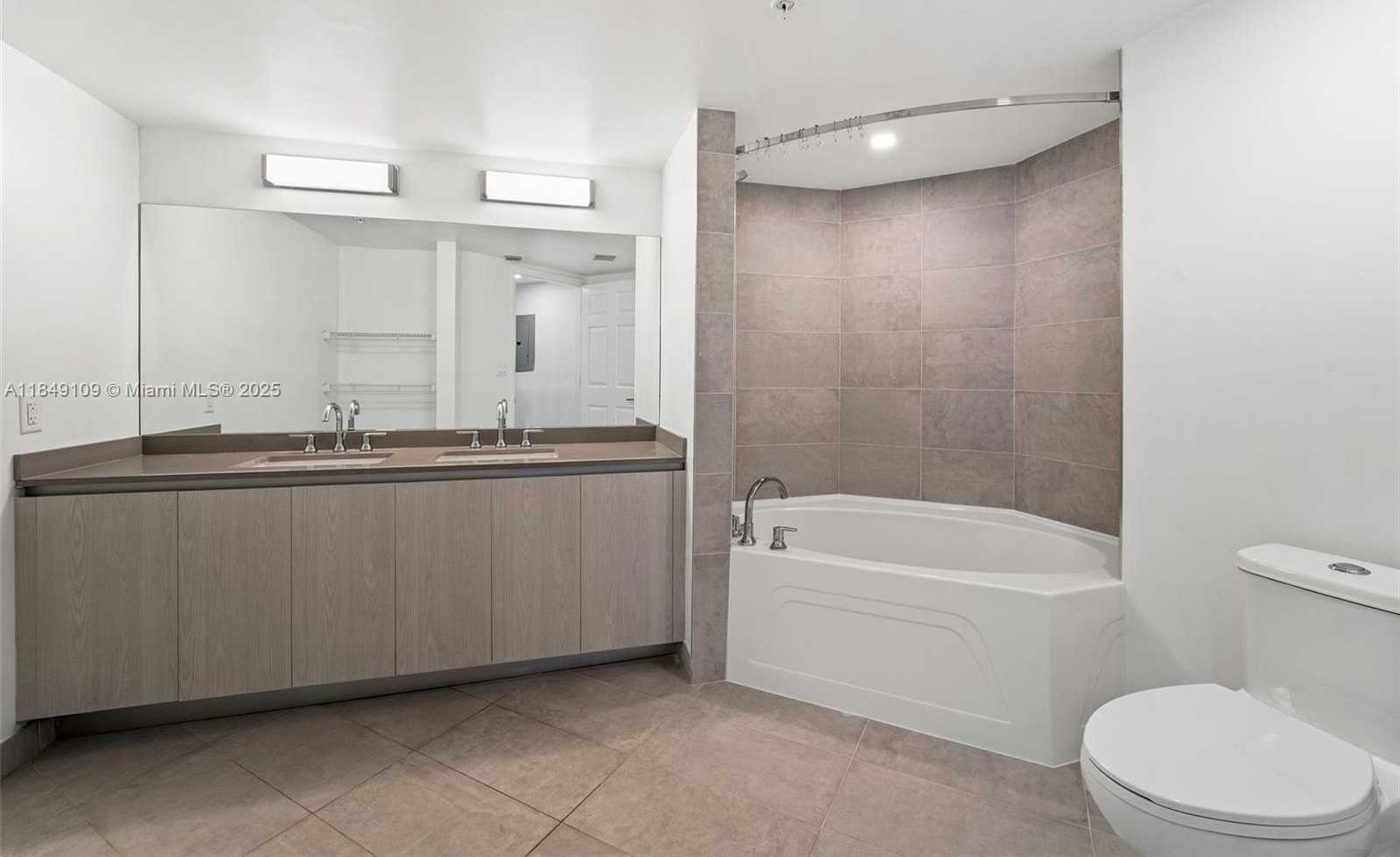 Small Image of 1500 BAY RD #M-0612, Miami Beach Number 29