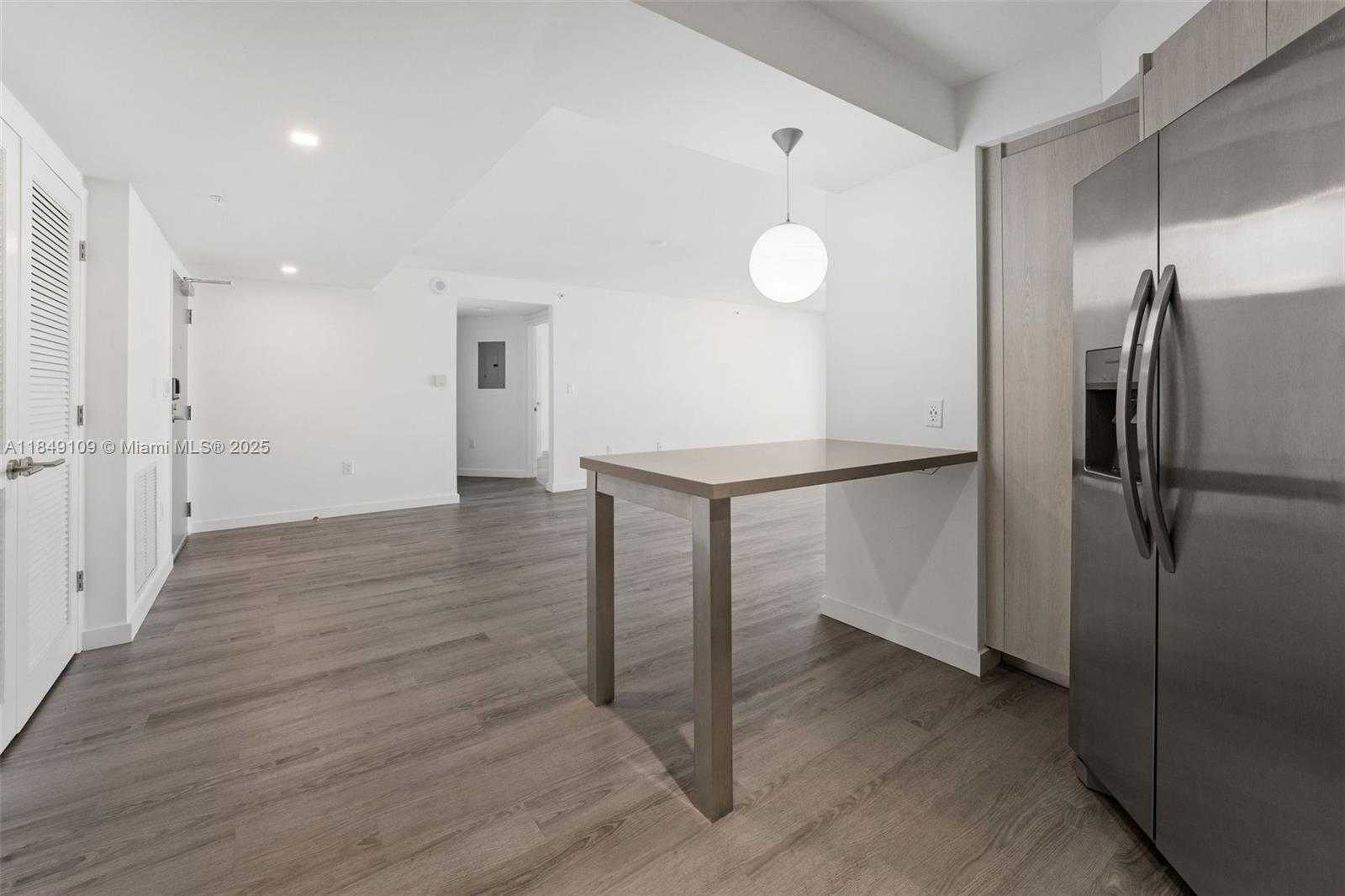 Small Image of 1500 BAY RD #M-0612, Miami Beach Number 4