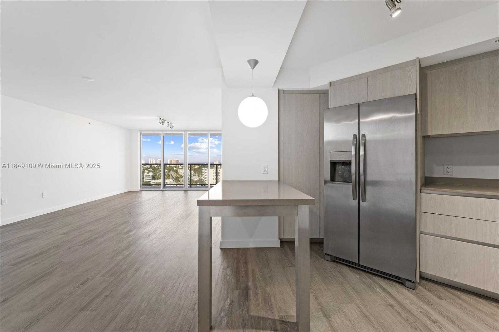 Small Image of 1500 BAY RD #M-0612, Miami Beach Number 5