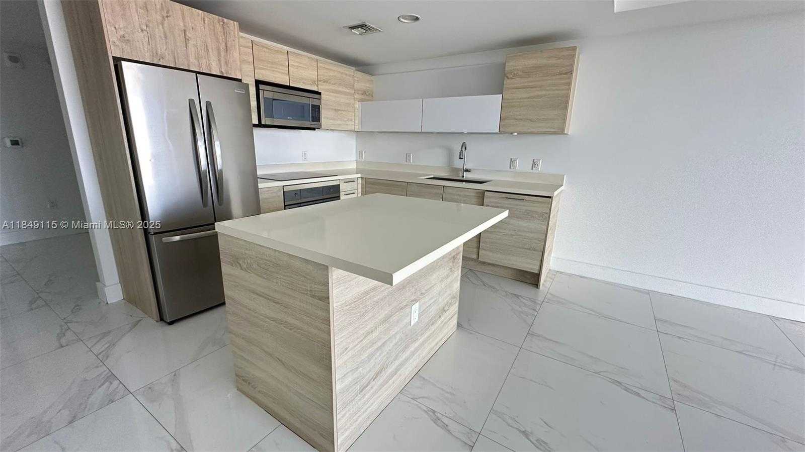 Small Image of 16385 BISCAYNE BLVD #2418, North Miami Beach Number 14