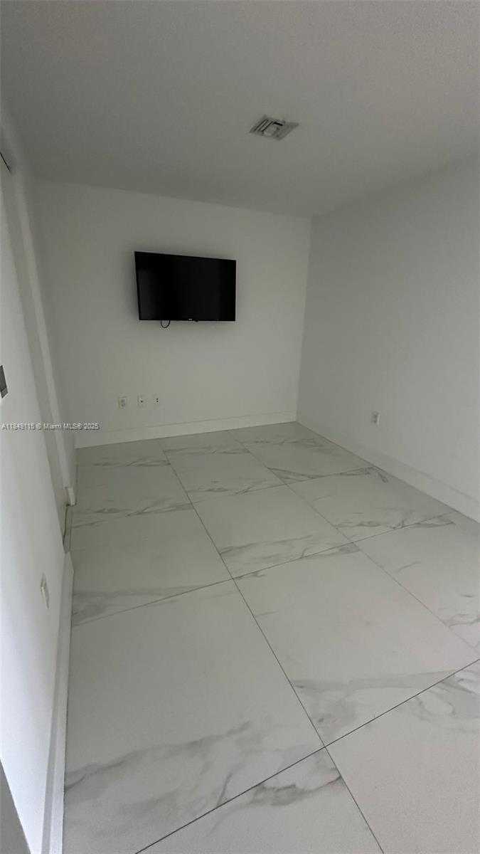 Small Image of 16385 BISCAYNE BLVD #2418, North Miami Beach Number 15