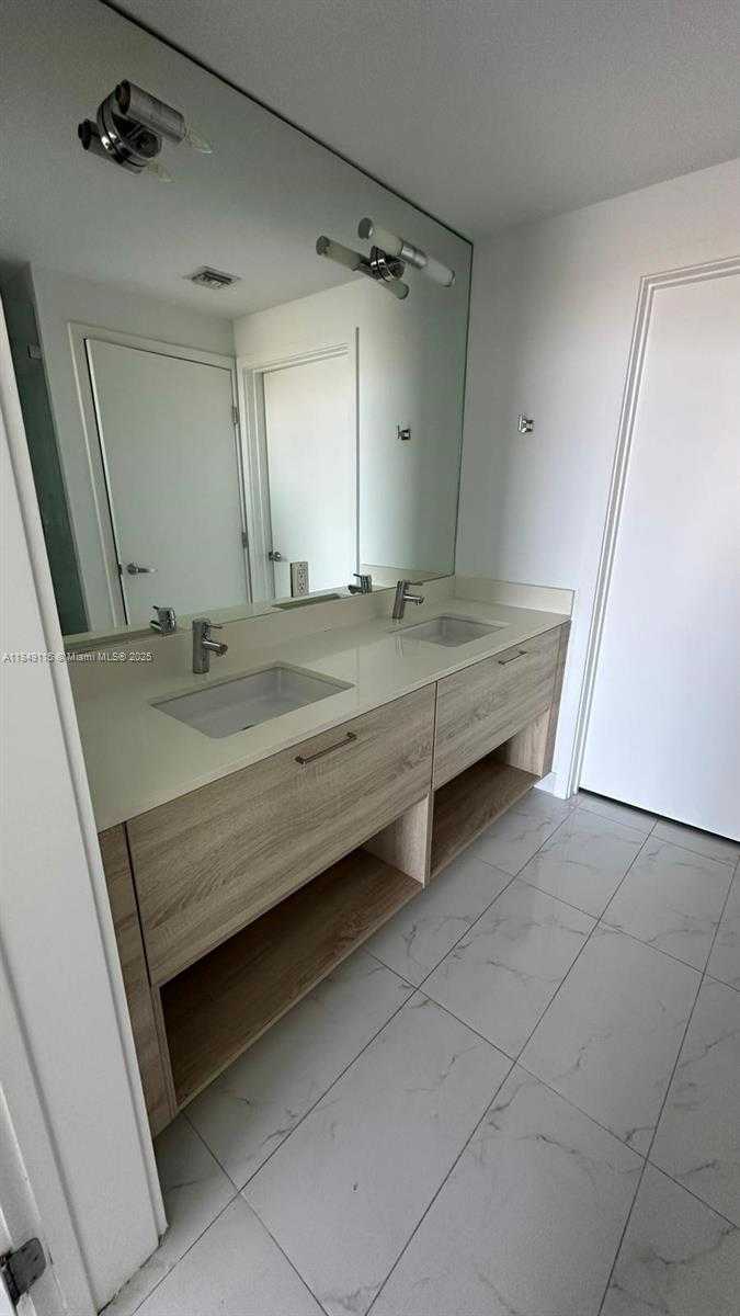 Small Image of 16385 BISCAYNE BLVD #2418, North Miami Beach Number 16