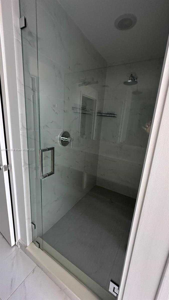 Small Image of 16385 BISCAYNE BLVD #2418, North Miami Beach Number 19