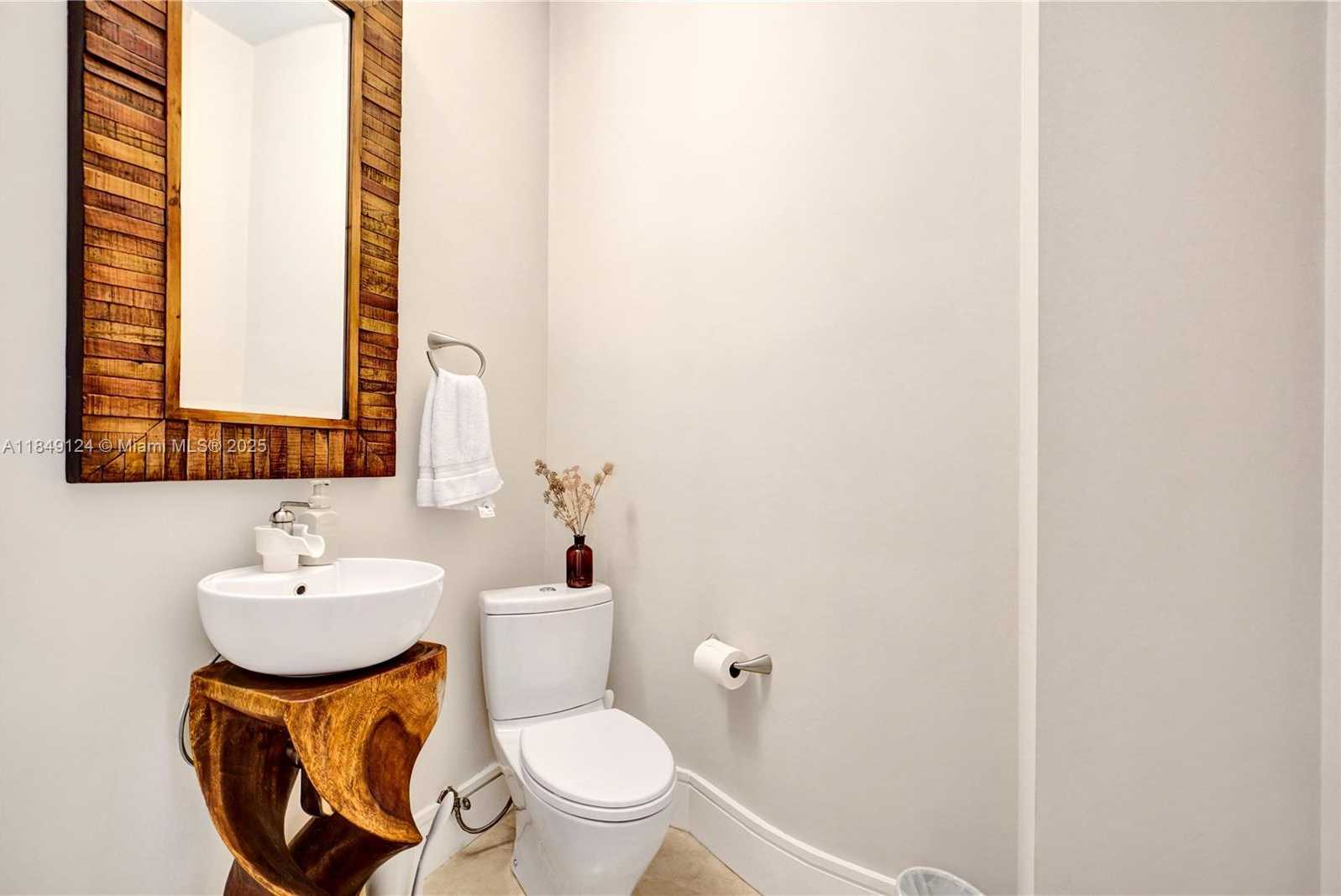 Small Image of 394 MALLARD LN, Weston Number 25