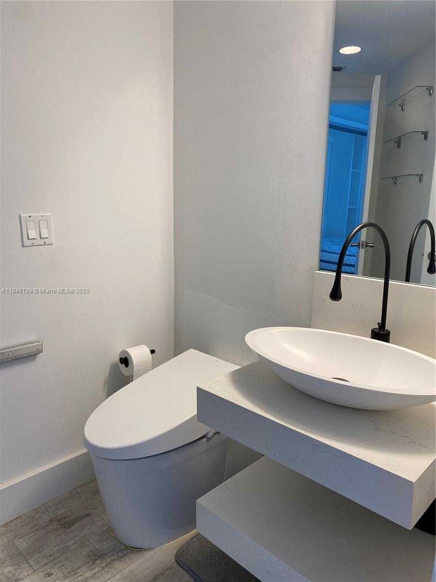 Small Image of 4779 COLLINS AVE #3606, Miami Beach Number 24