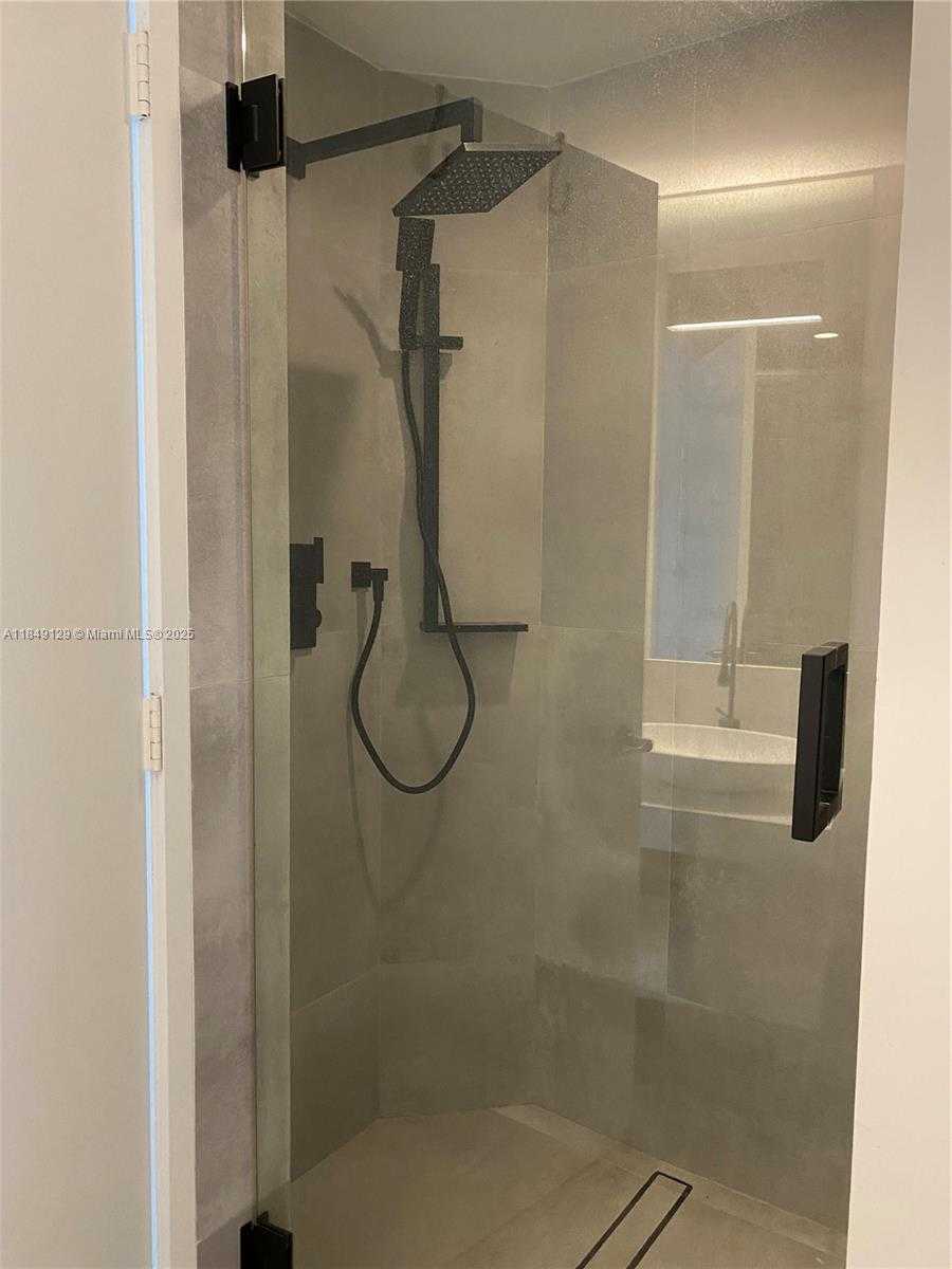 Small Image of 4779 COLLINS AVE #3606, Miami Beach Number 25