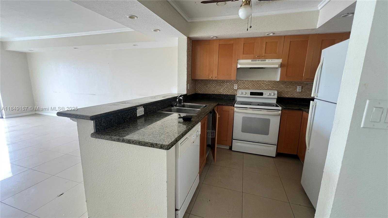 Small Image of 486 NORTH WEST 165TH ST RD #B-606, Miami Number 2