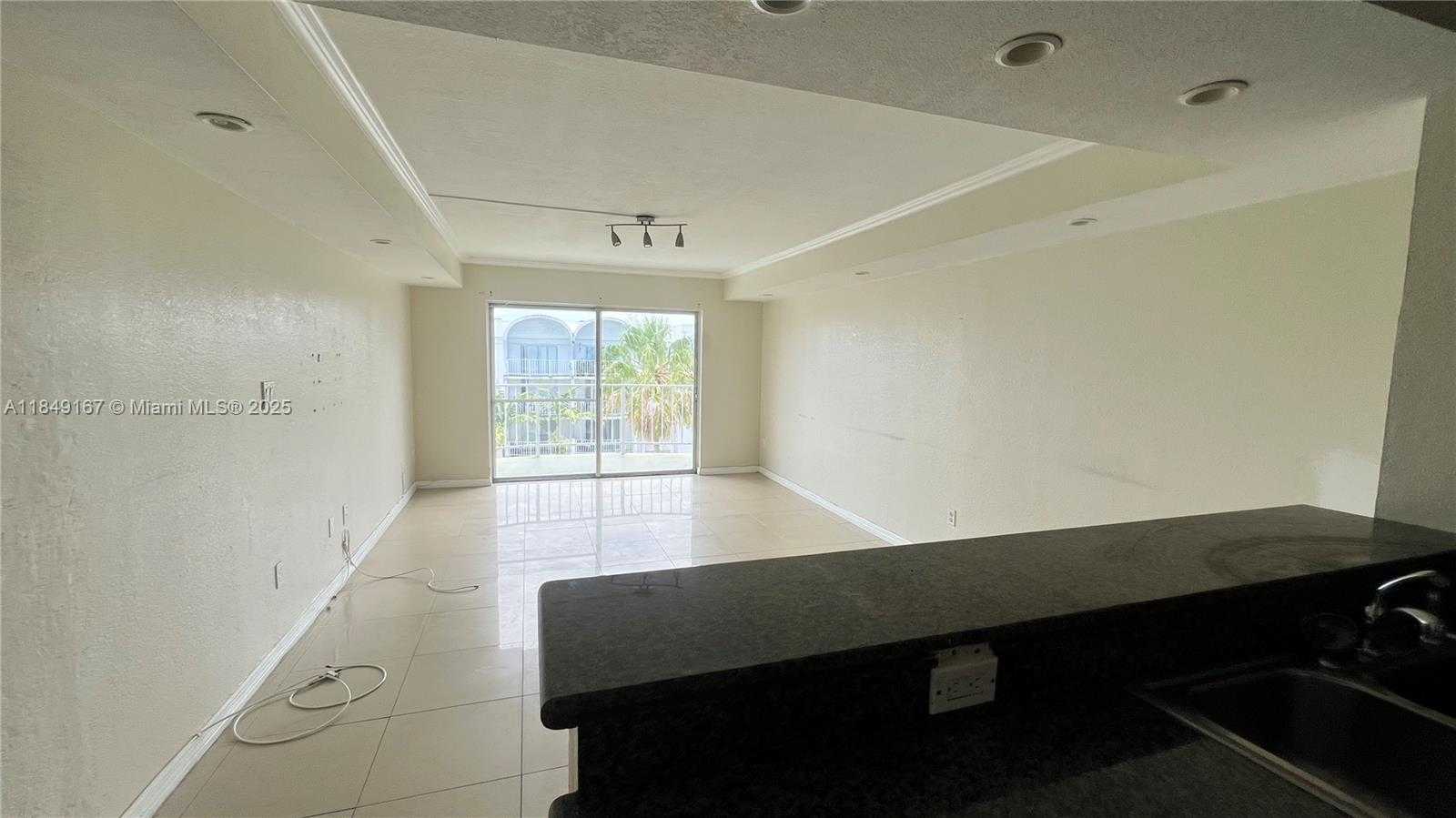 Small Image of 486 NORTH WEST 165TH ST RD #B-606, Miami Number 4