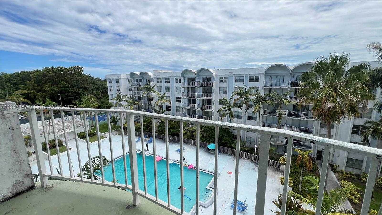 Small Image of 486 NORTH WEST 165TH ST RD #B-606, Miami Number 7
