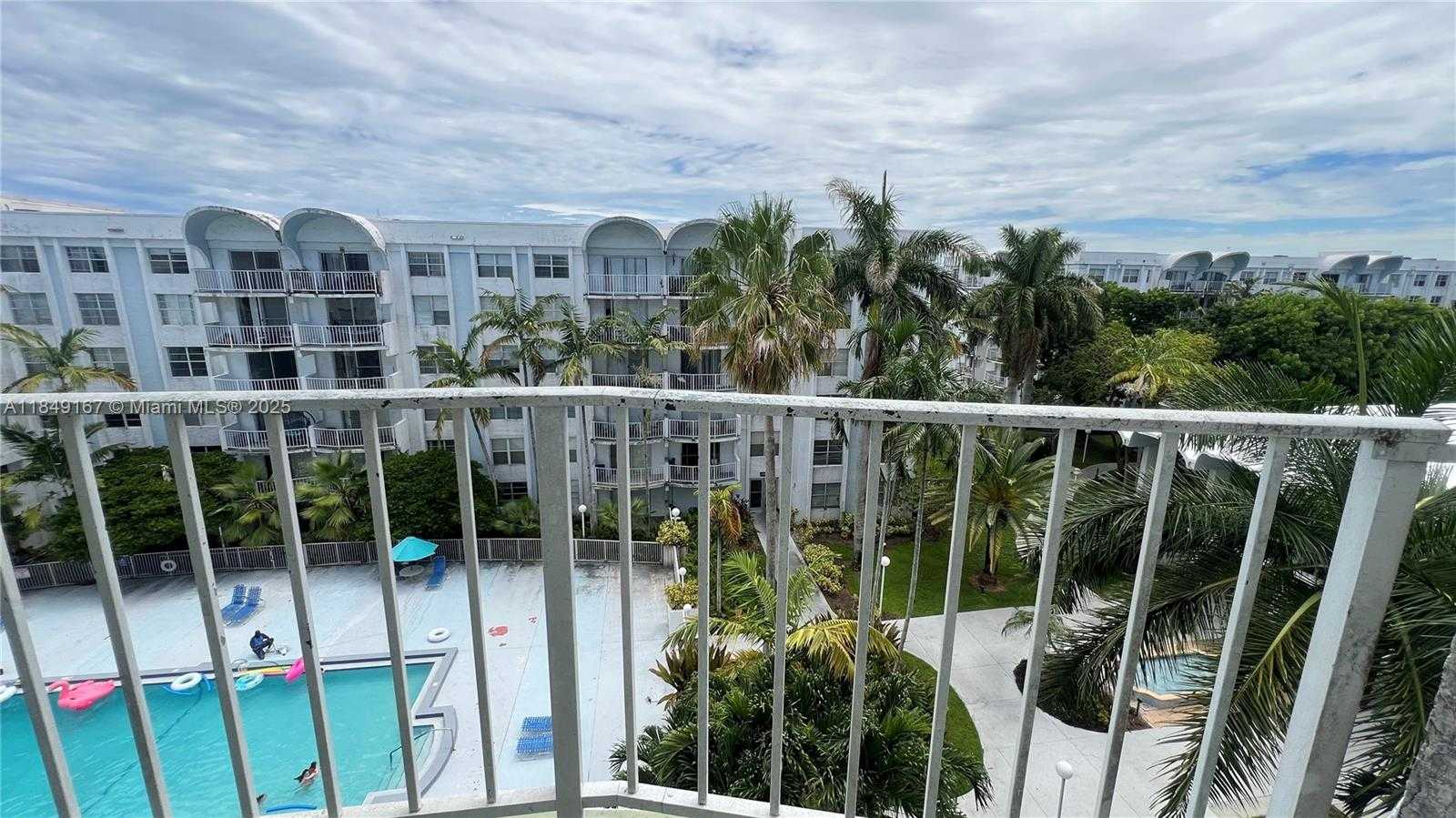 Small Image of 486 NORTH WEST 165TH ST RD #B-606, Miami Number 8
