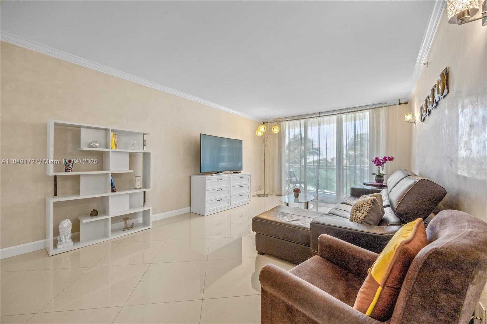 Small Image of 3001 SOUTH OCEAN DR #425, Hollywood Number 8