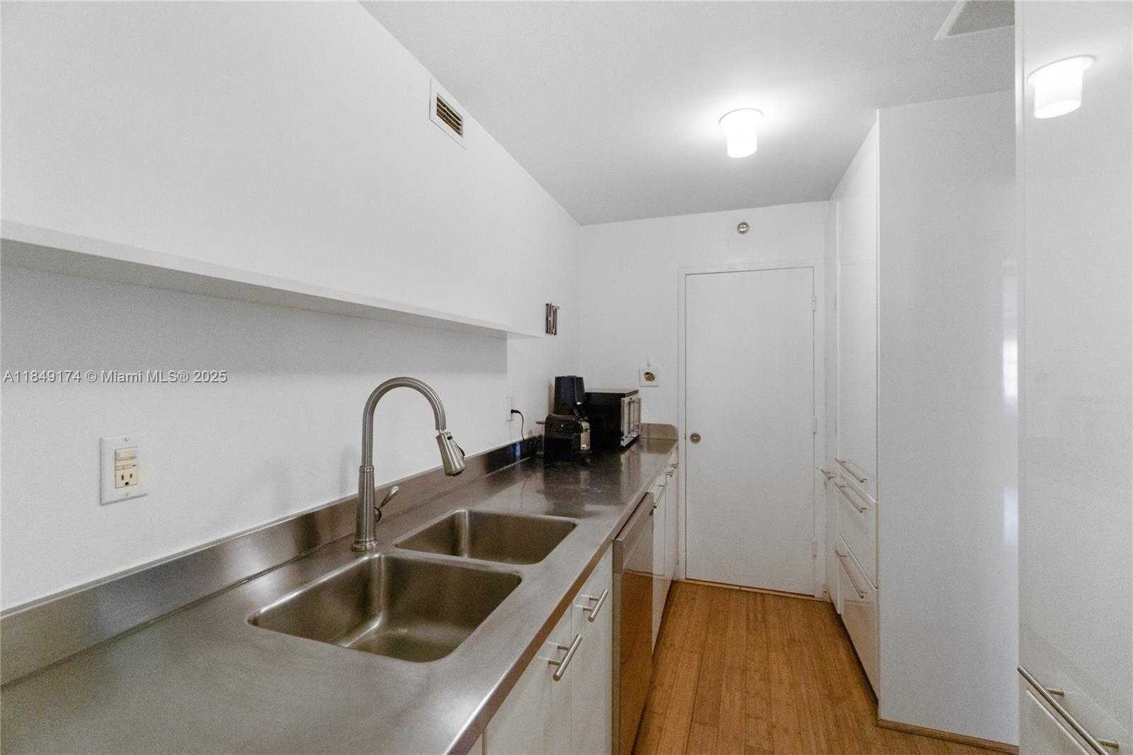 Small Image of 100 LINCOLN RD #923, Miami Beach Number 8