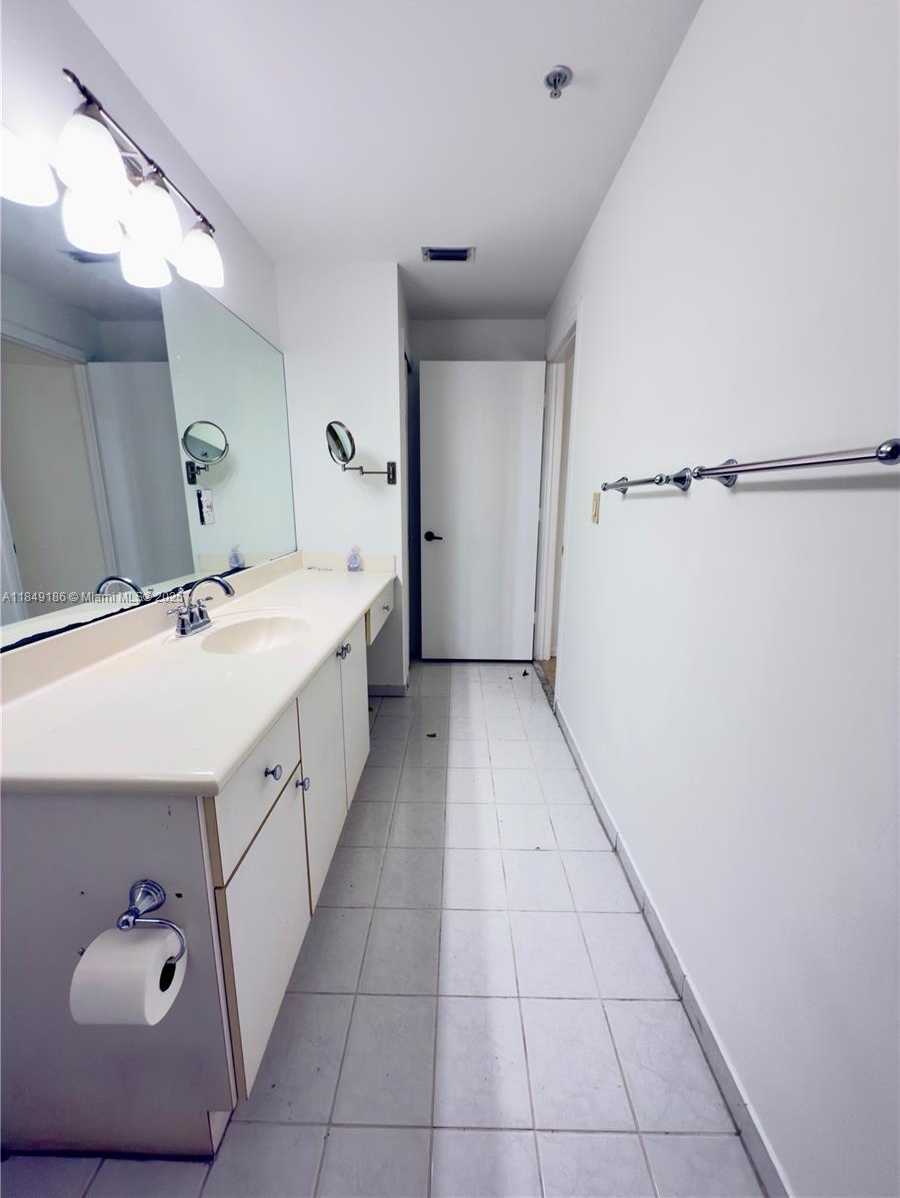 Small Image of 6520 NORTH WEST 114TH AVE #1621, Doral Number 12