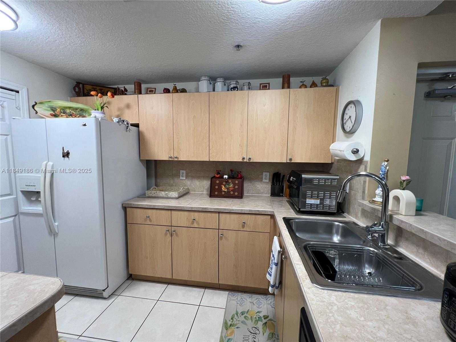 Small Image of 6520 NORTH WEST 114TH AVE #1621, Doral Number 3
