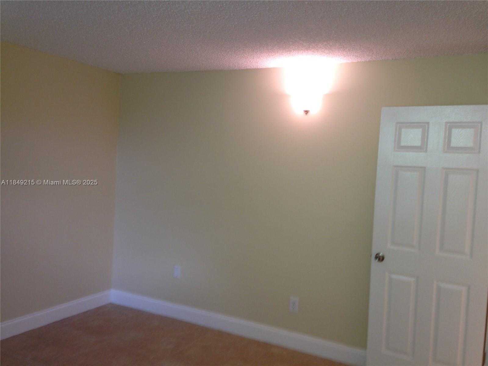 Small Image of Miami Number 15
