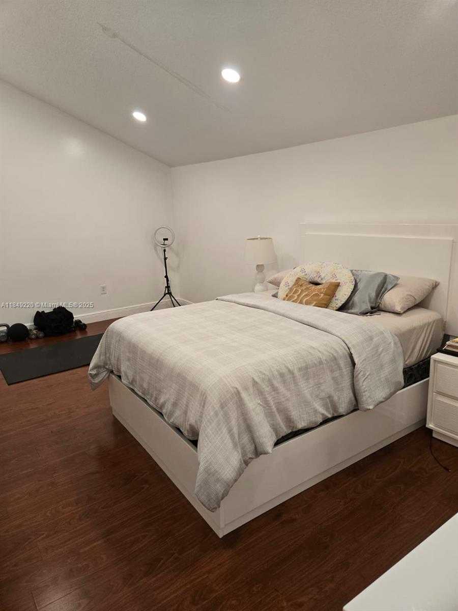 Small Image of 13370 SOUTH WEST 89TH TER #F, Miami Number 4