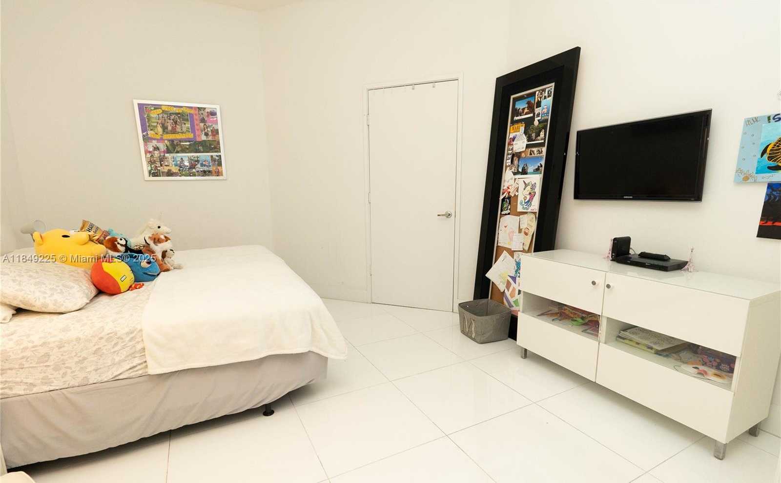 Small Image of 150 SUNNY ISLES BLVD #1-TH403, Sunny Isles Beach Number 11
