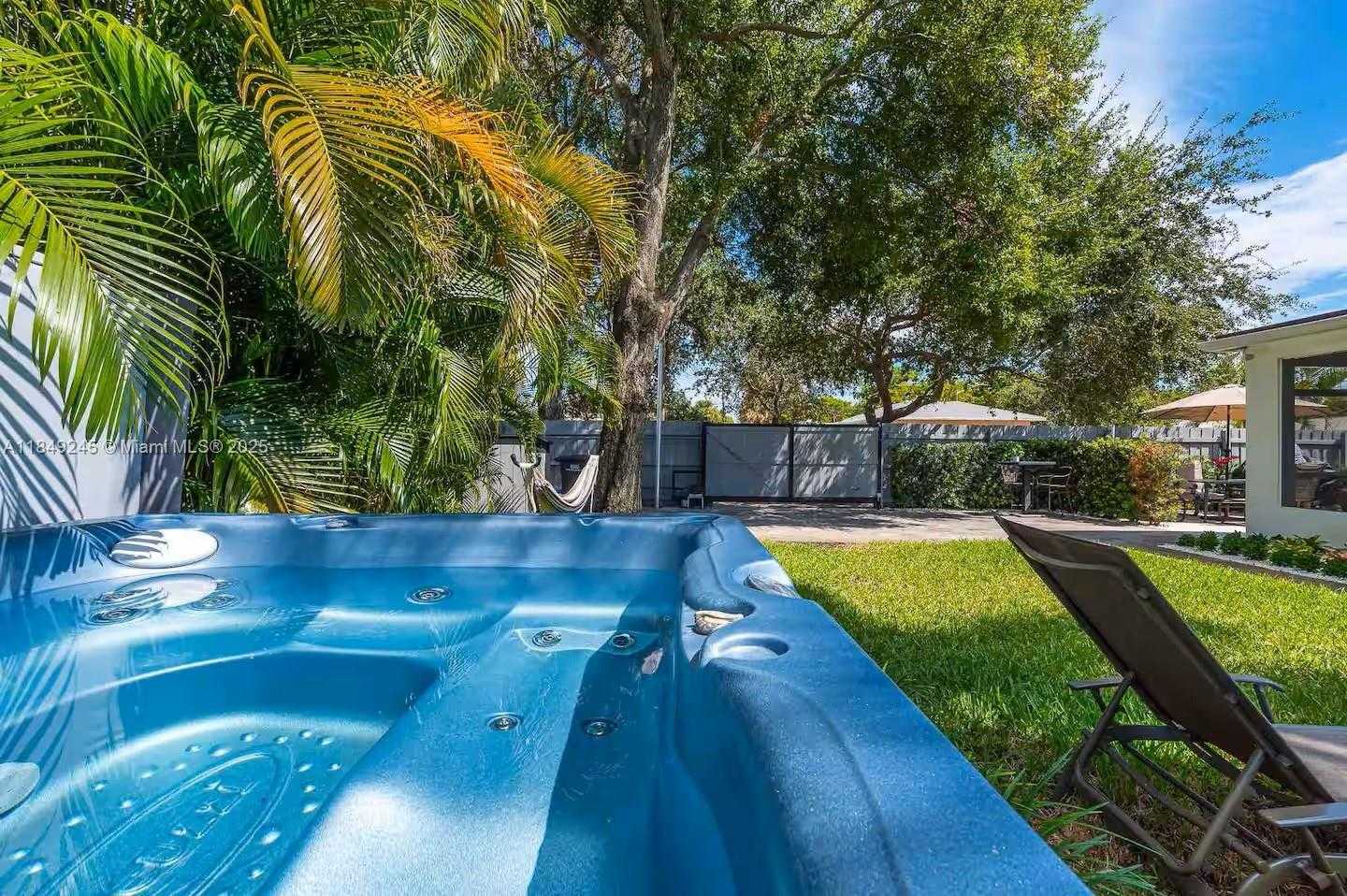 Small Image of 5515 SPRUCE AVE, West Palm Beach Number 2