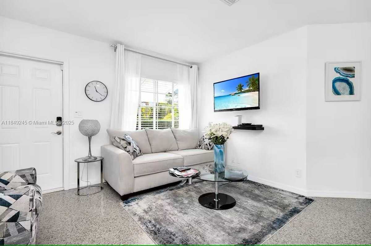 Small Image of 5515 SPRUCE AVE, West Palm Beach Number 6