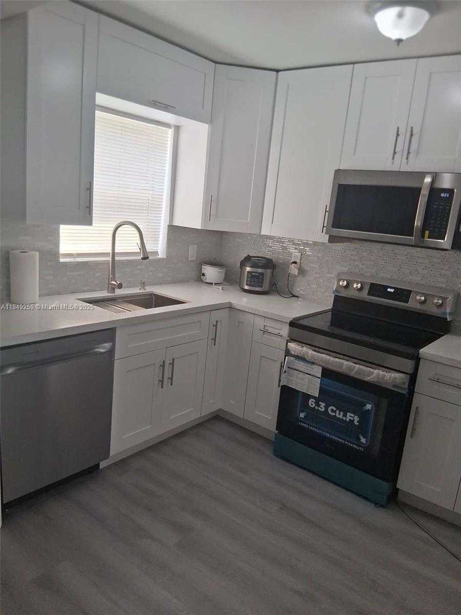 Small Image of 400 NORTH EAST 161ST ST #1, Miami Number 10