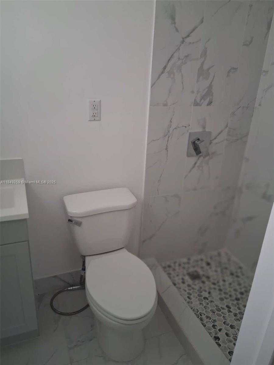 Small Image of 400 NORTH EAST 161ST ST #1, Miami Number 11