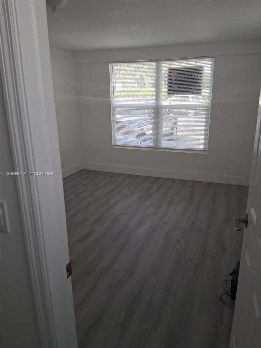 Small Image of 400 NORTH EAST 161ST ST #1, Miami Number 12