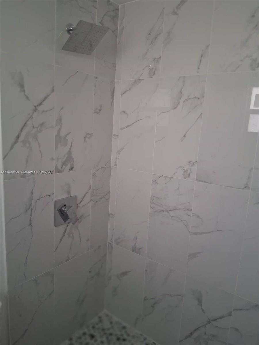 Small Image of 400 NORTH EAST 161ST ST #1, Miami Number 13