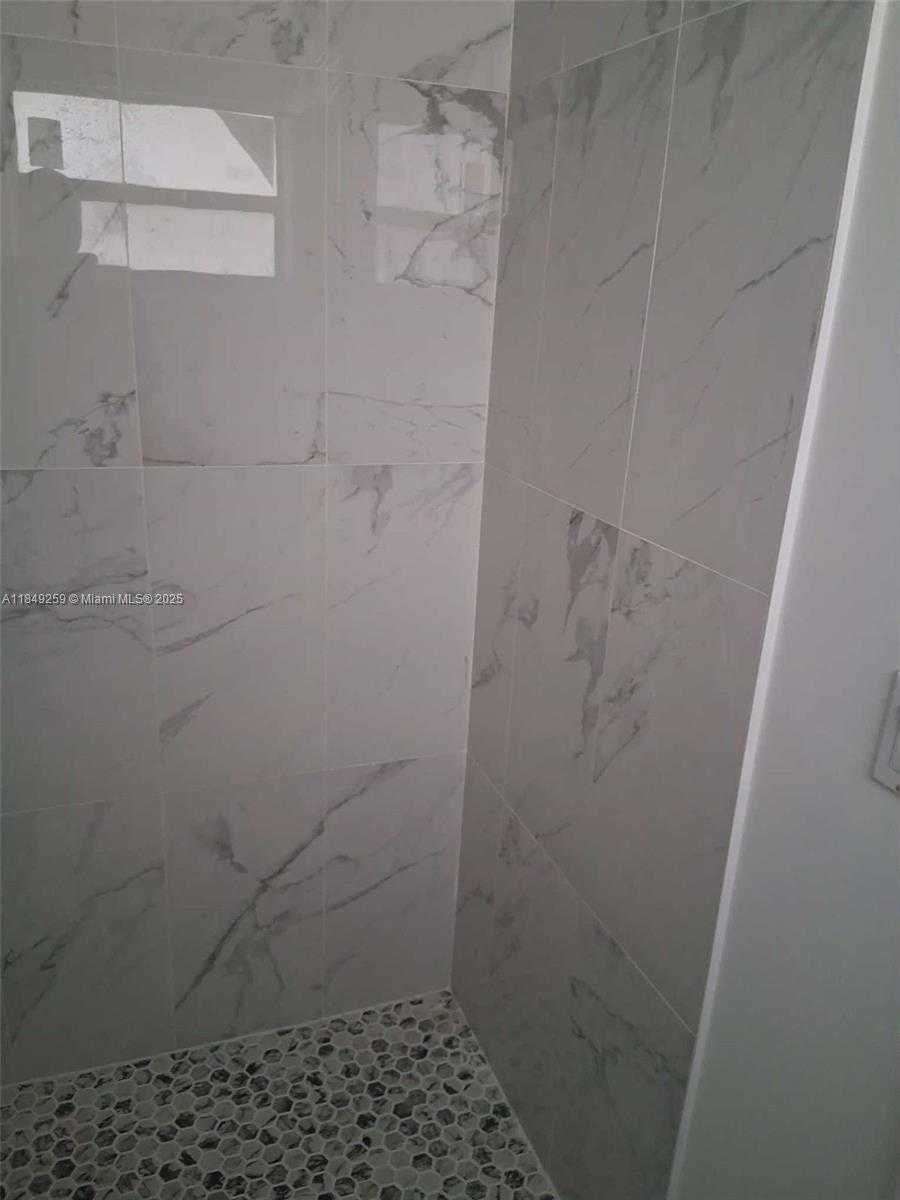 Small Image of 400 NORTH EAST 161ST ST #1, Miami Number 14