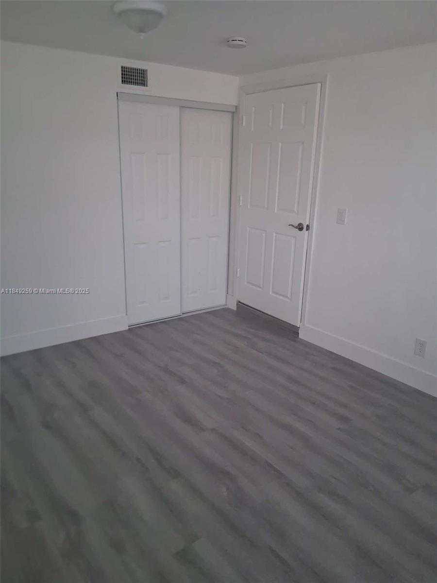 Small Image of 400 NORTH EAST 161ST ST #1, Miami Number 15