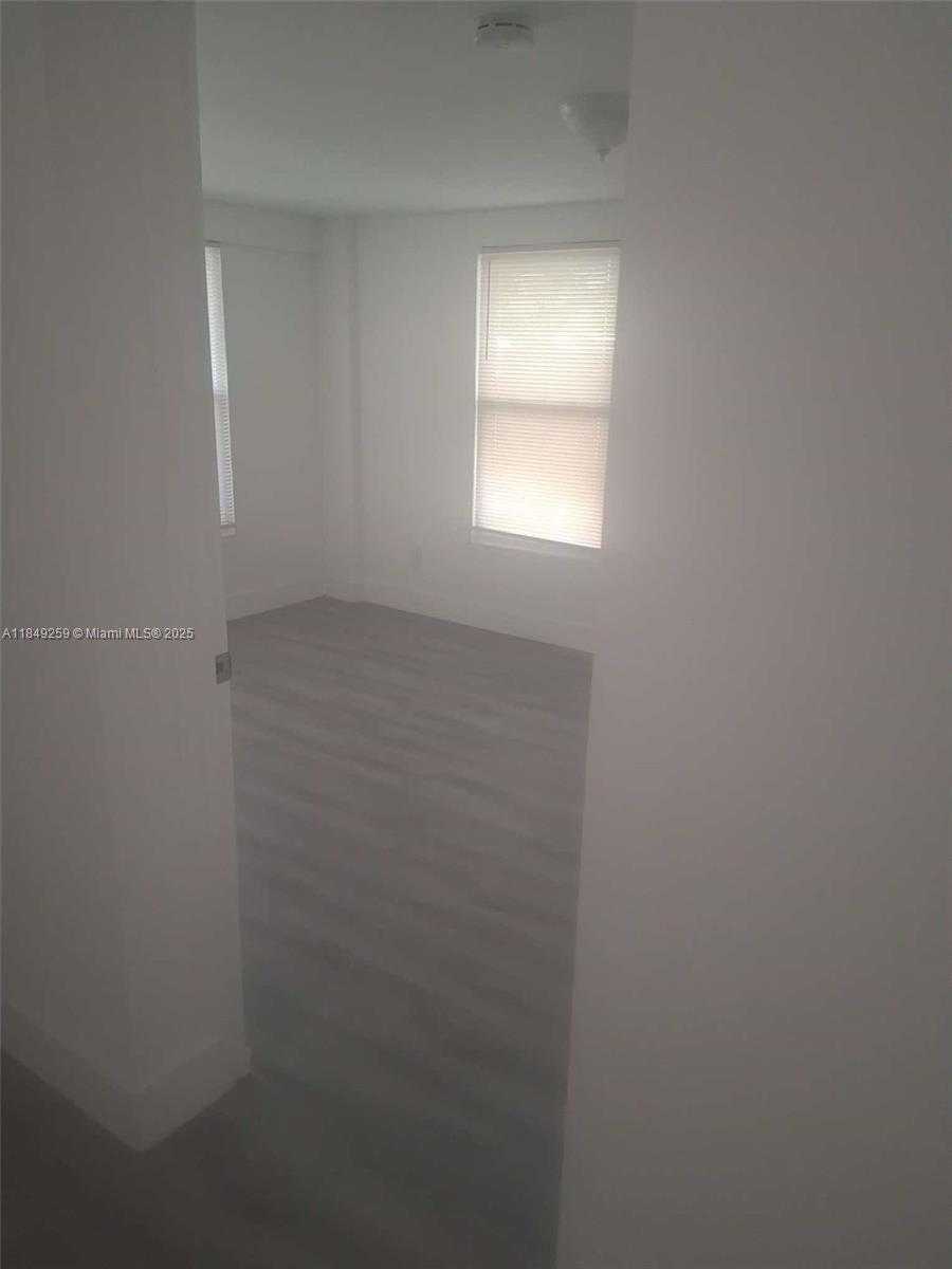Small Image of 400 NORTH EAST 161ST ST #1, Miami Number 17