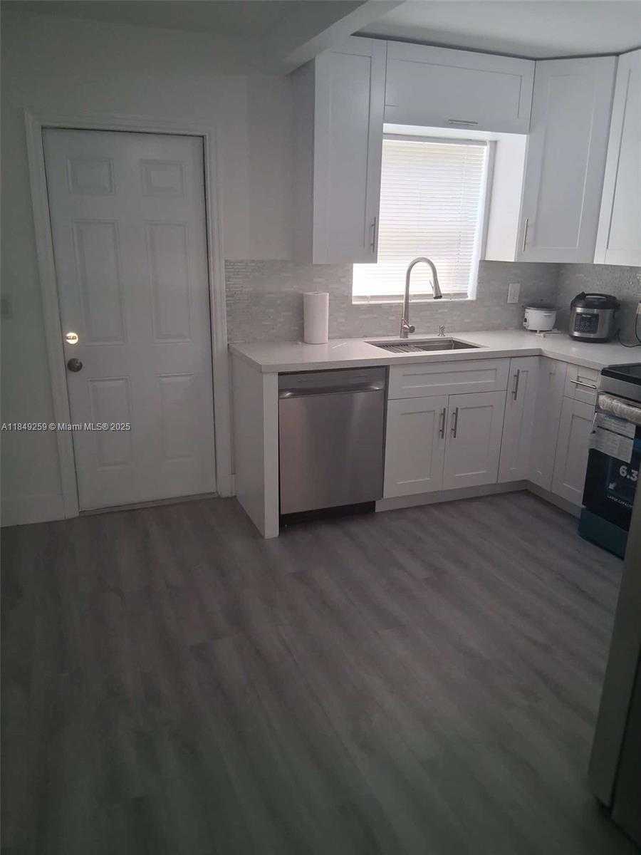 Small Image of 400 NORTH EAST 161ST ST #1, Miami Number 18