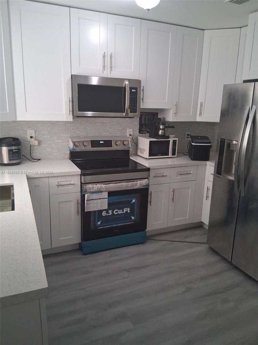 Small Image of 400 NORTH EAST 161ST ST #1, Miami Number 19