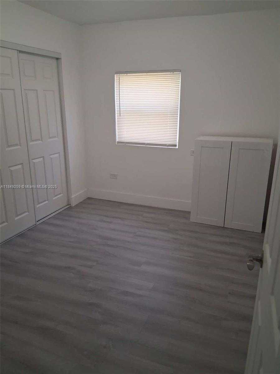 Small Image of 400 NORTH EAST 161ST ST #1, Miami Number 20