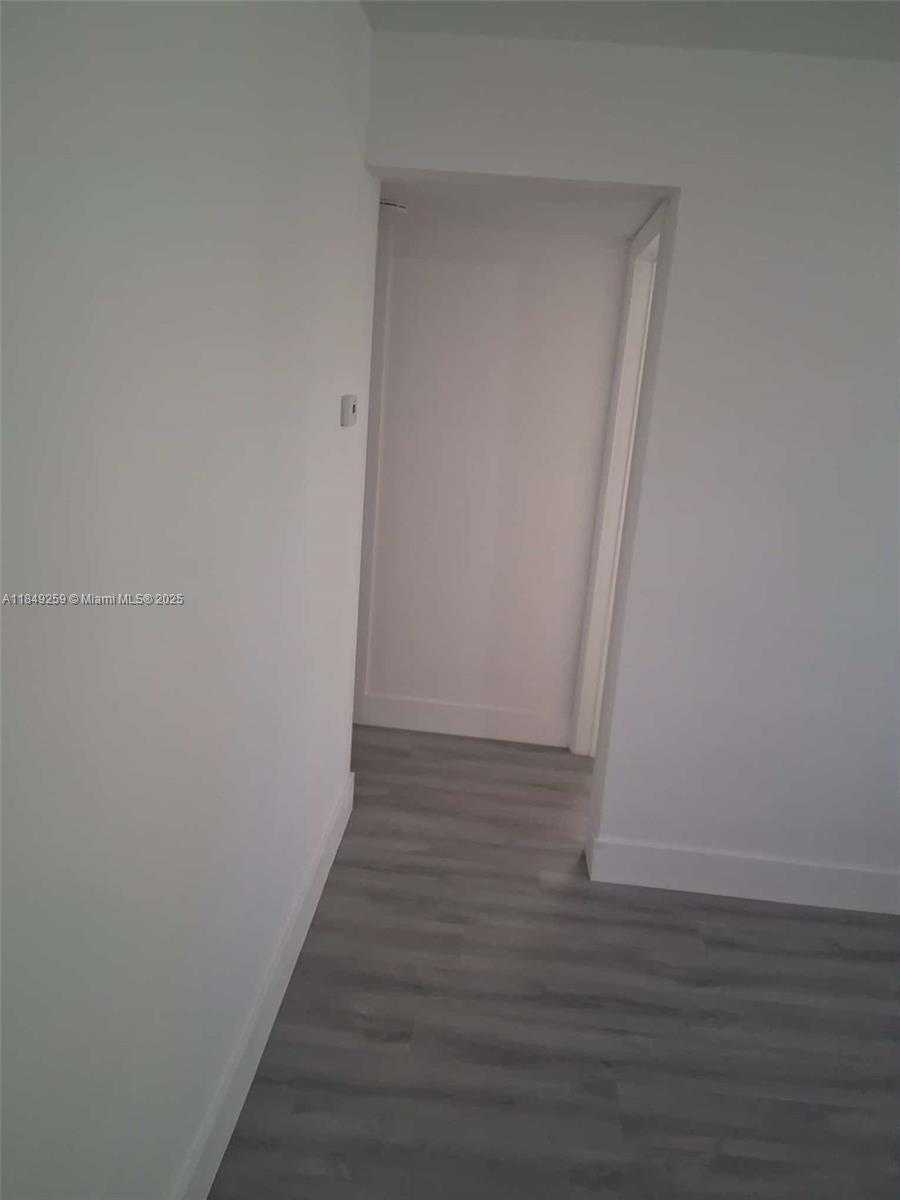 Small Image of 400 NORTH EAST 161ST ST #1, Miami Number 3