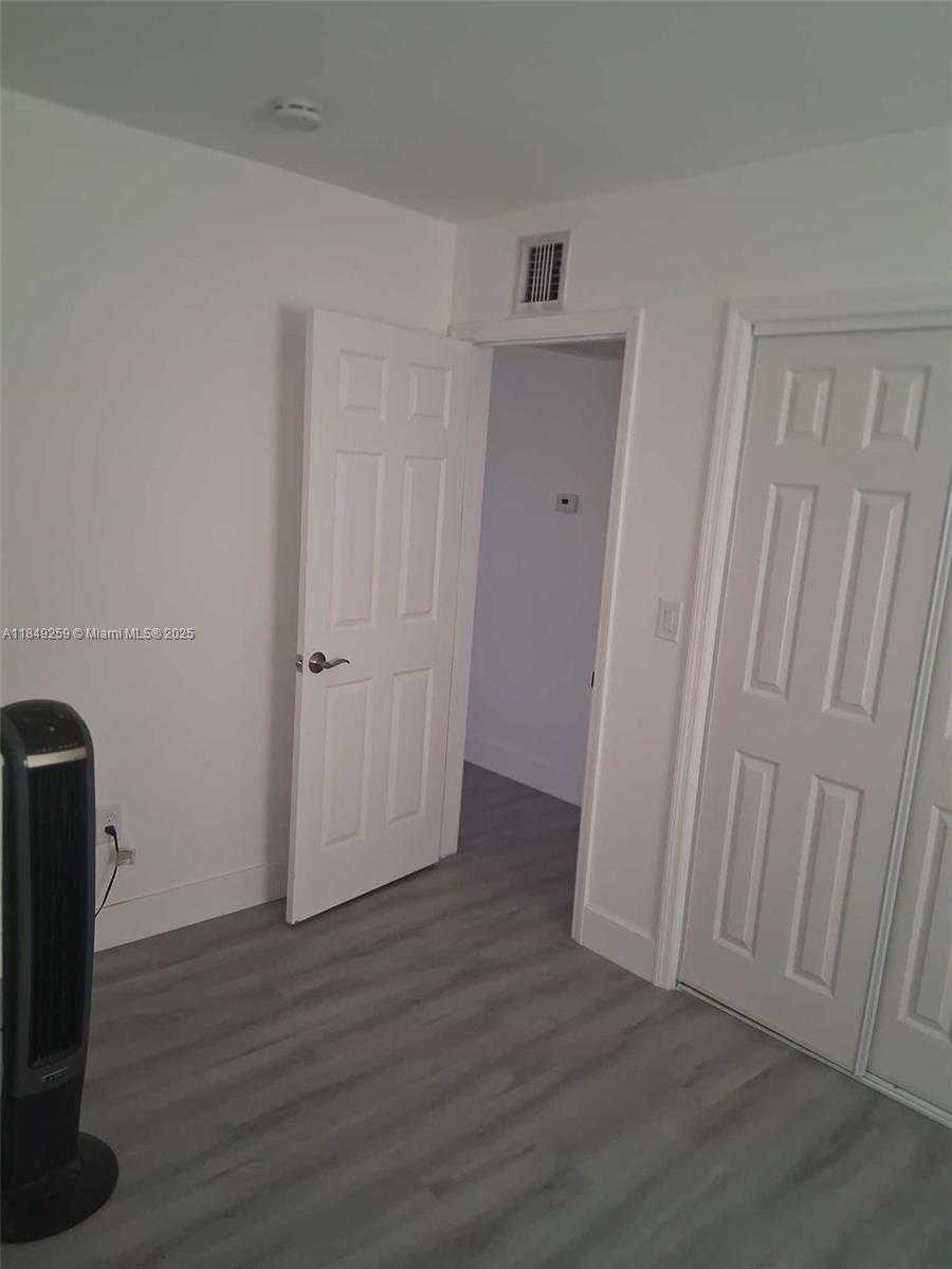 Small Image of 400 NORTH EAST 161ST ST #1, Miami Number 6