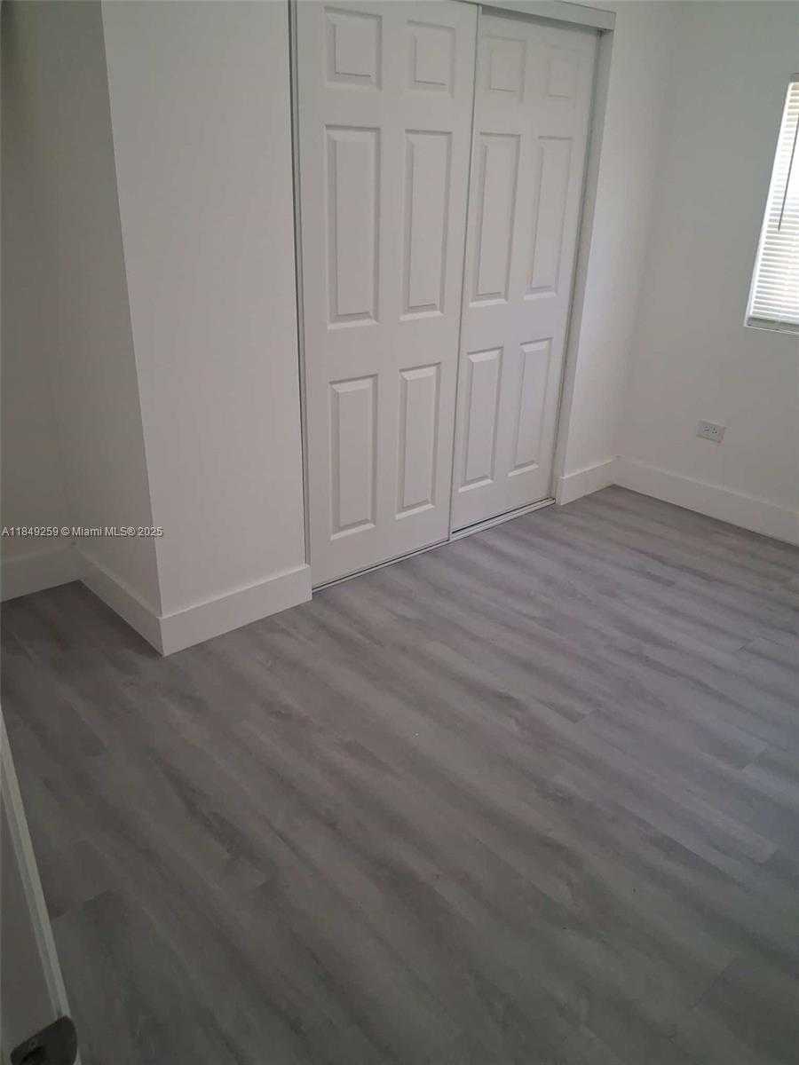 Small Image of 400 NORTH EAST 161ST ST #1, Miami Number 8