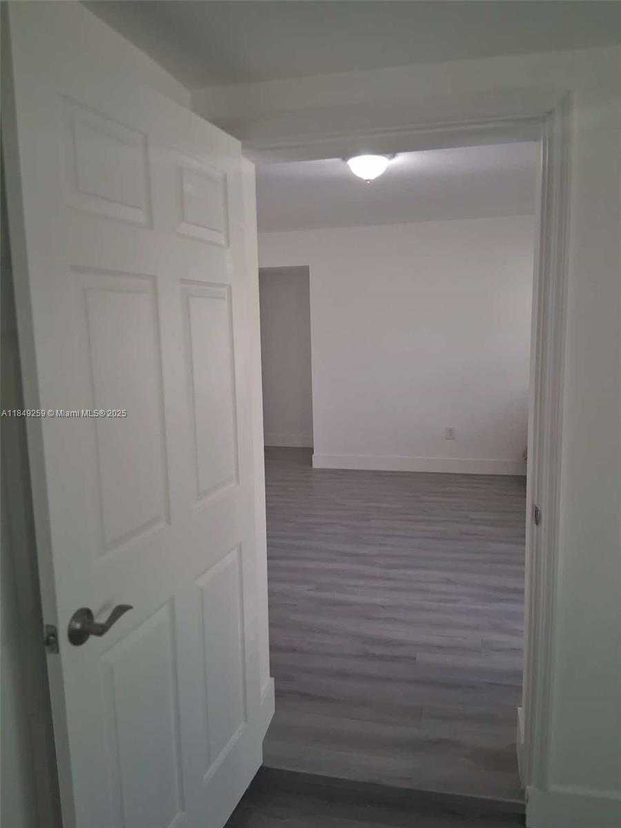 Small Image of 400 NORTH EAST 161ST ST #1, Miami Number 9