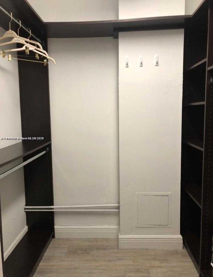 Small Image of 801 BRICKELL BAY DR #1166, Miami Number 5