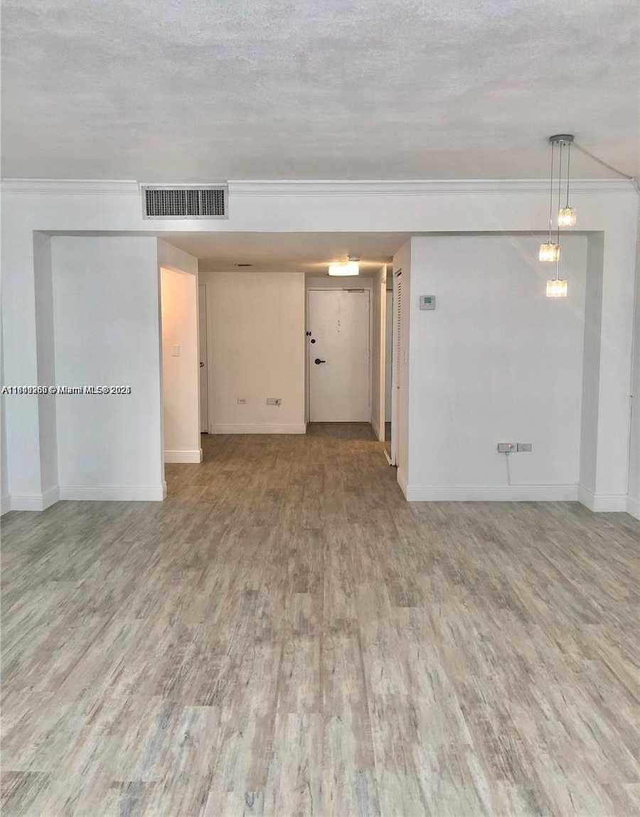 Small Image of 801 BRICKELL BAY DR #1166, Miami Number 6