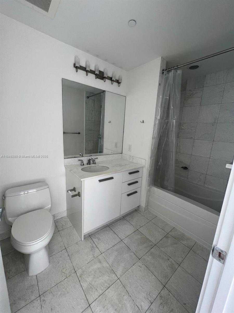 Small Image of 1060 BRICKELL AVE #2711, Miami Number 12