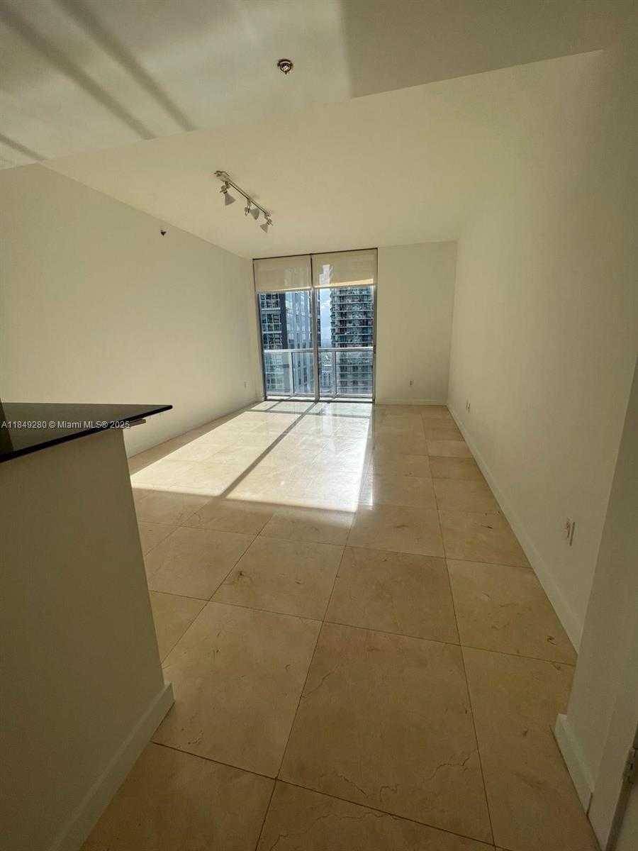Small Image of 1060 BRICKELL AVE #2711, Miami Number 3
