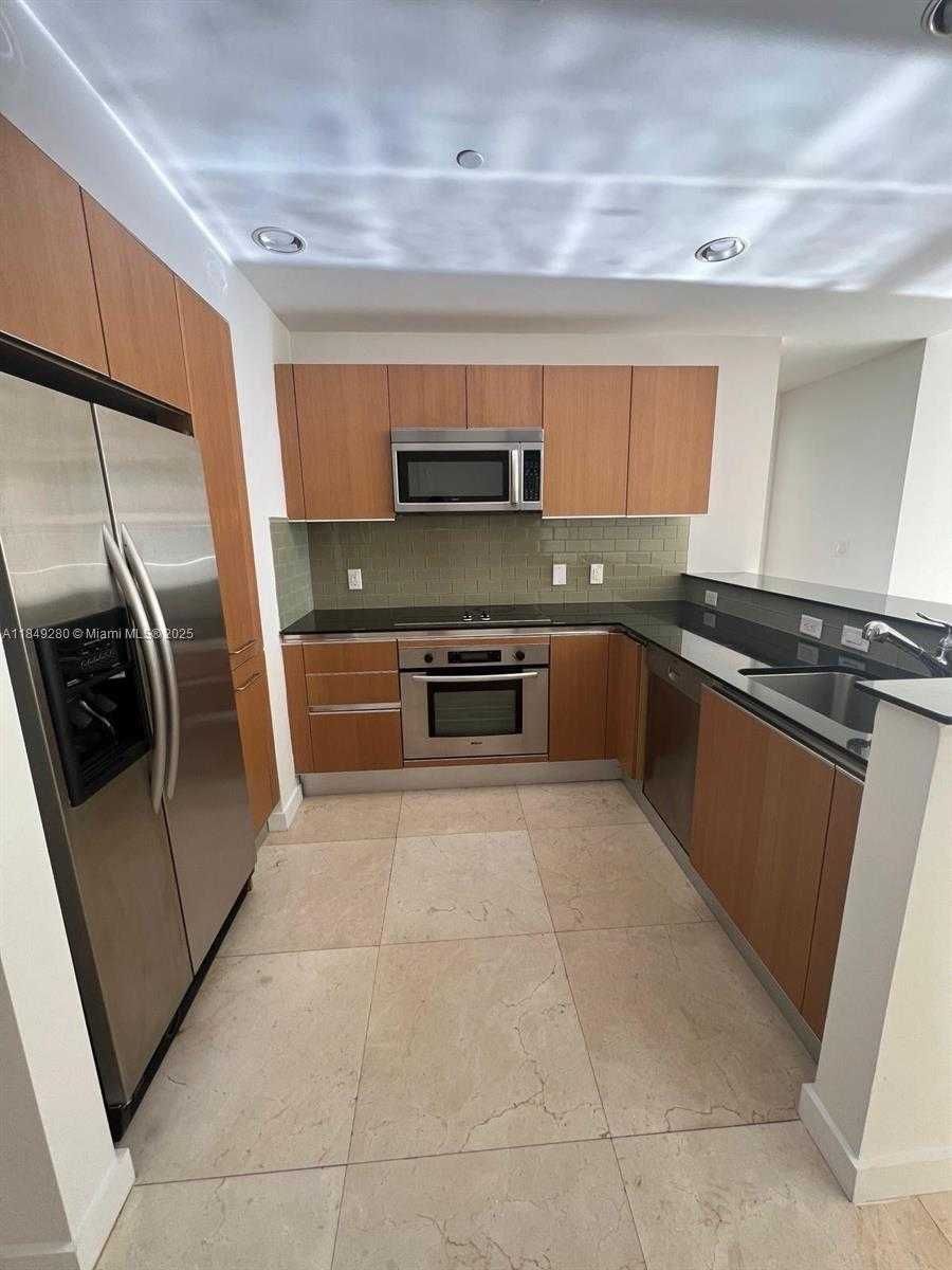 Small Image of 1060 BRICKELL AVE #2711, Miami Number 4
