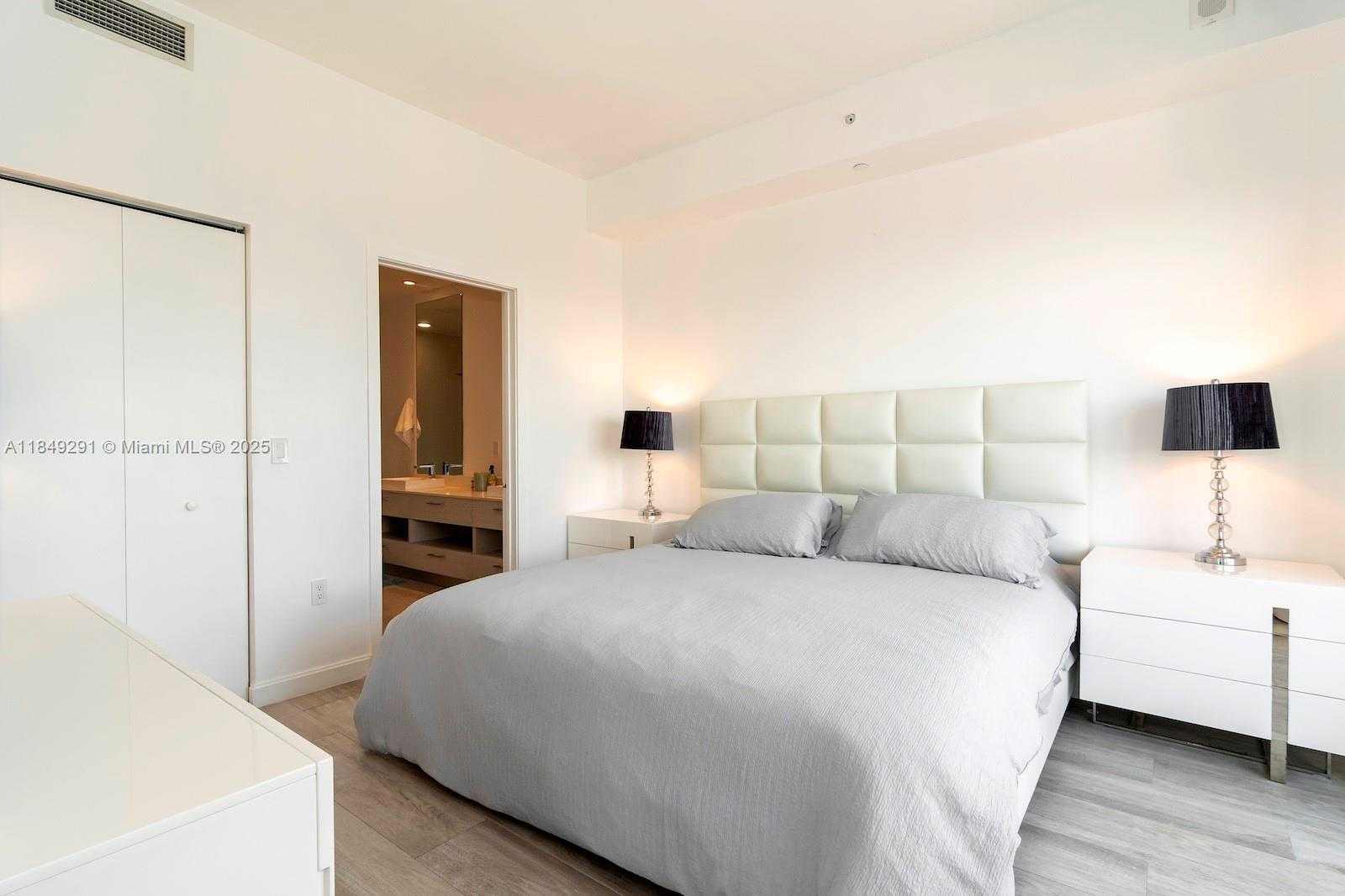 Small Image of 55 SOUTH WEST 9TH ST #4206, Miami Number 16