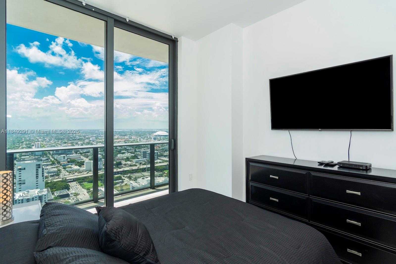 Small Image of 55 SOUTH WEST 9TH ST #4206, Miami Number 23