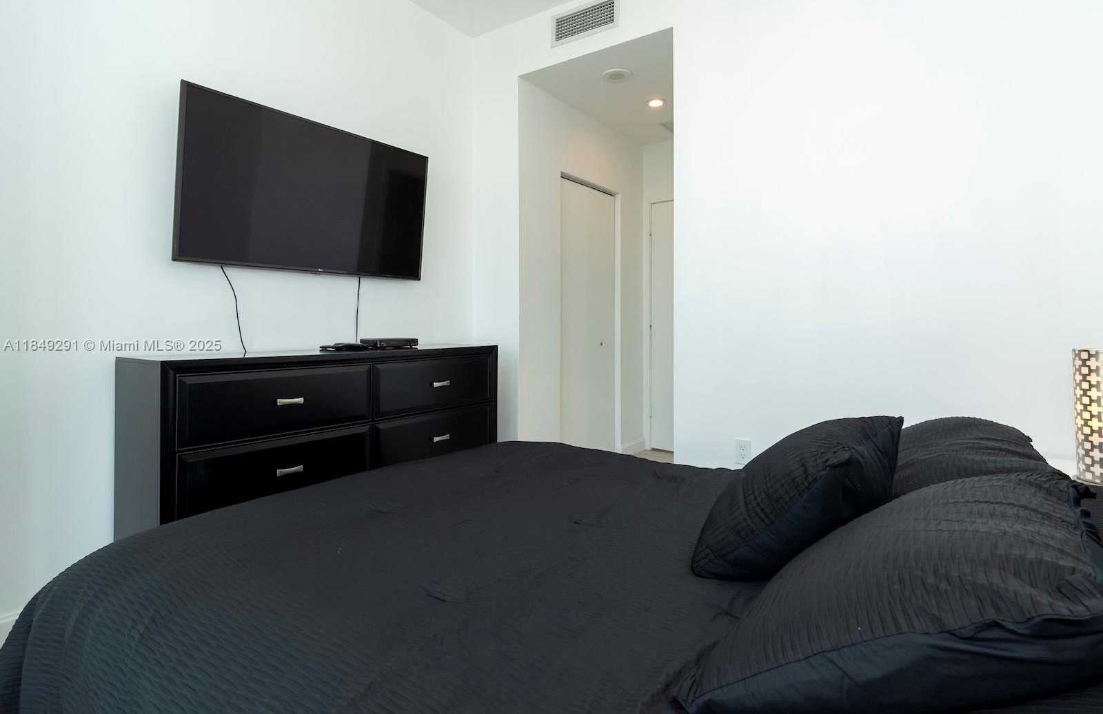 Small Image of 55 SOUTH WEST 9TH ST #4206, Miami Number 24