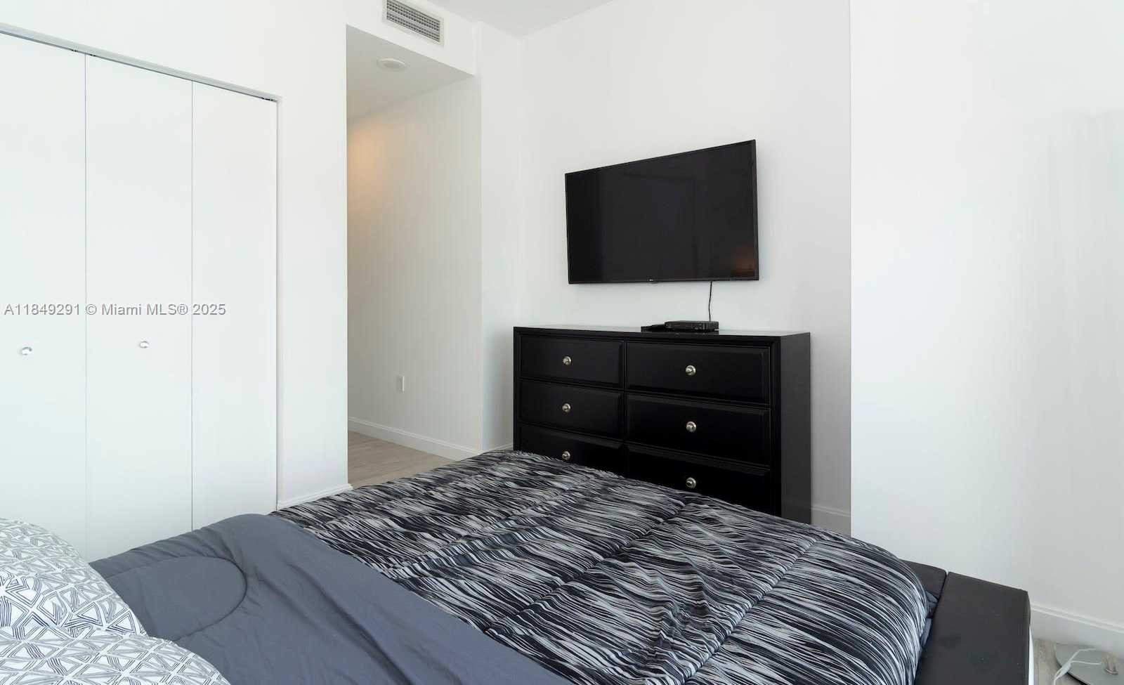 Small Image of 55 SOUTH WEST 9TH ST #4206, Miami Number 28
