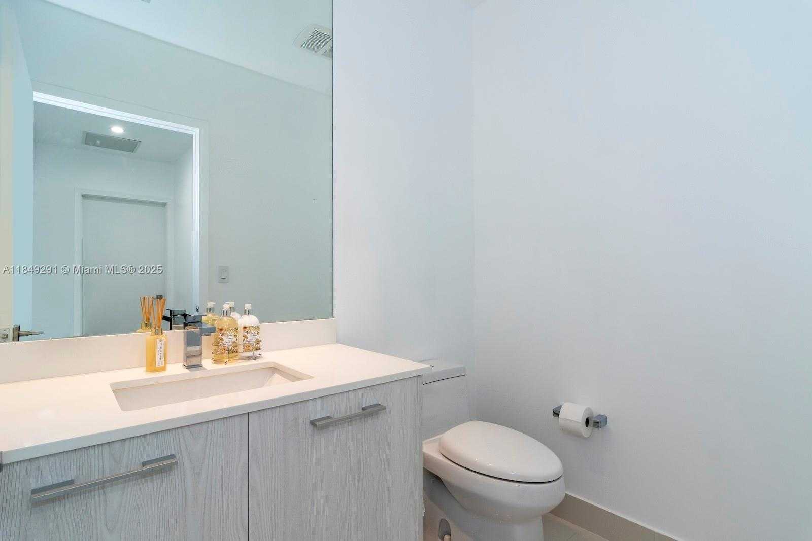 Small Image of 55 SOUTH WEST 9TH ST #4206, Miami Number 32